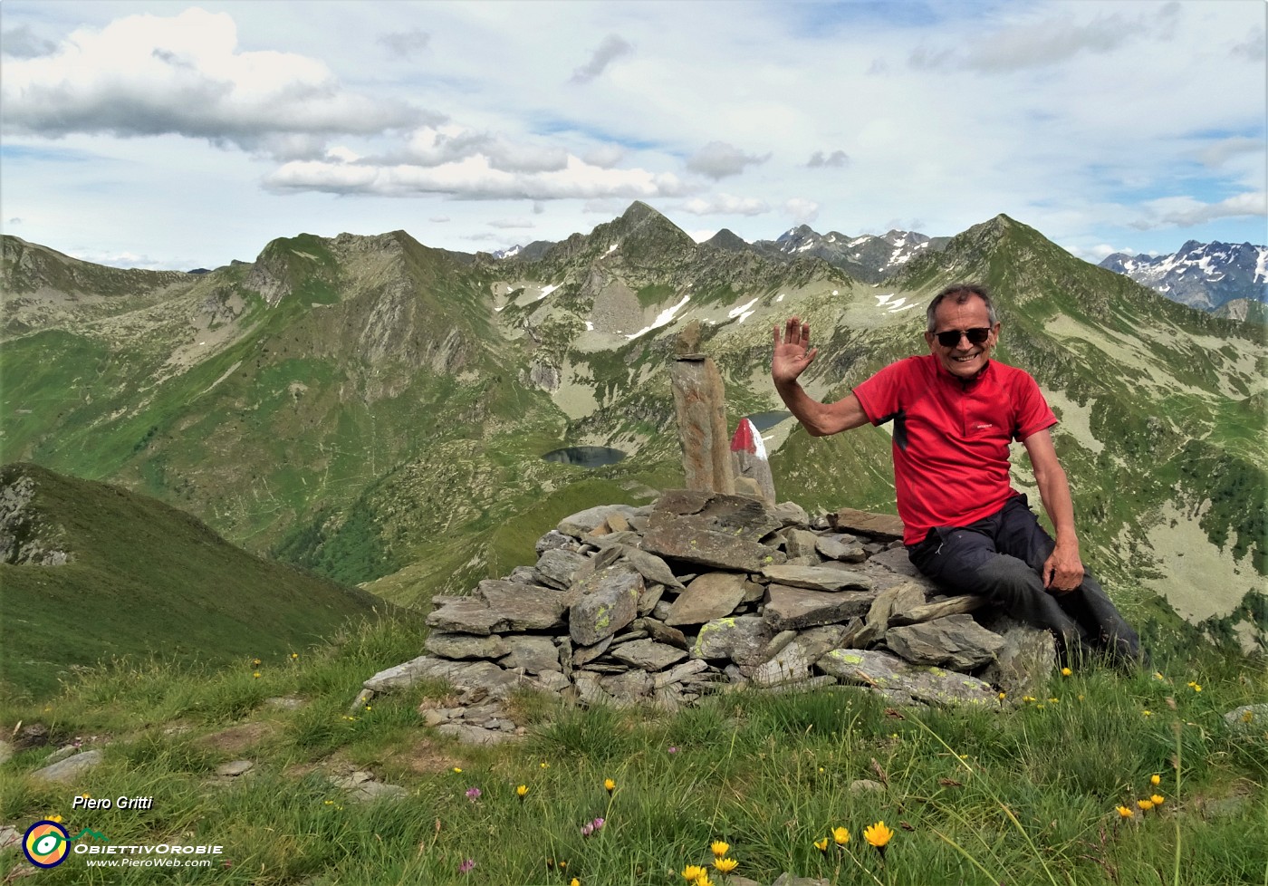 68 Quasi in vetta a Cima di Lemma vista verso la regione dei Laghi di Porcile.JPG